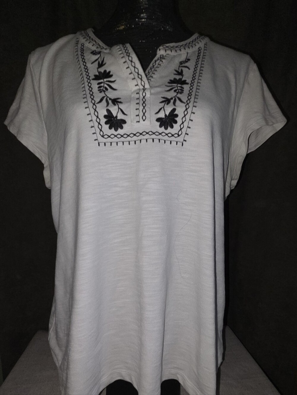White Embroidered Women’s Top - Classic Floral Detail